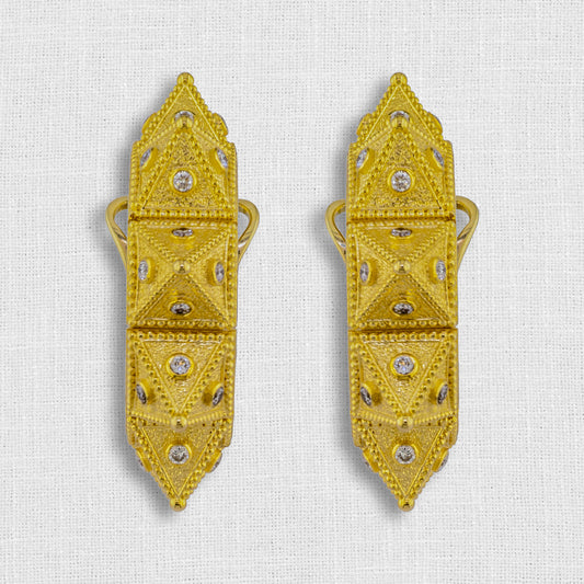 Queen Collection Golden Clip Earnings
